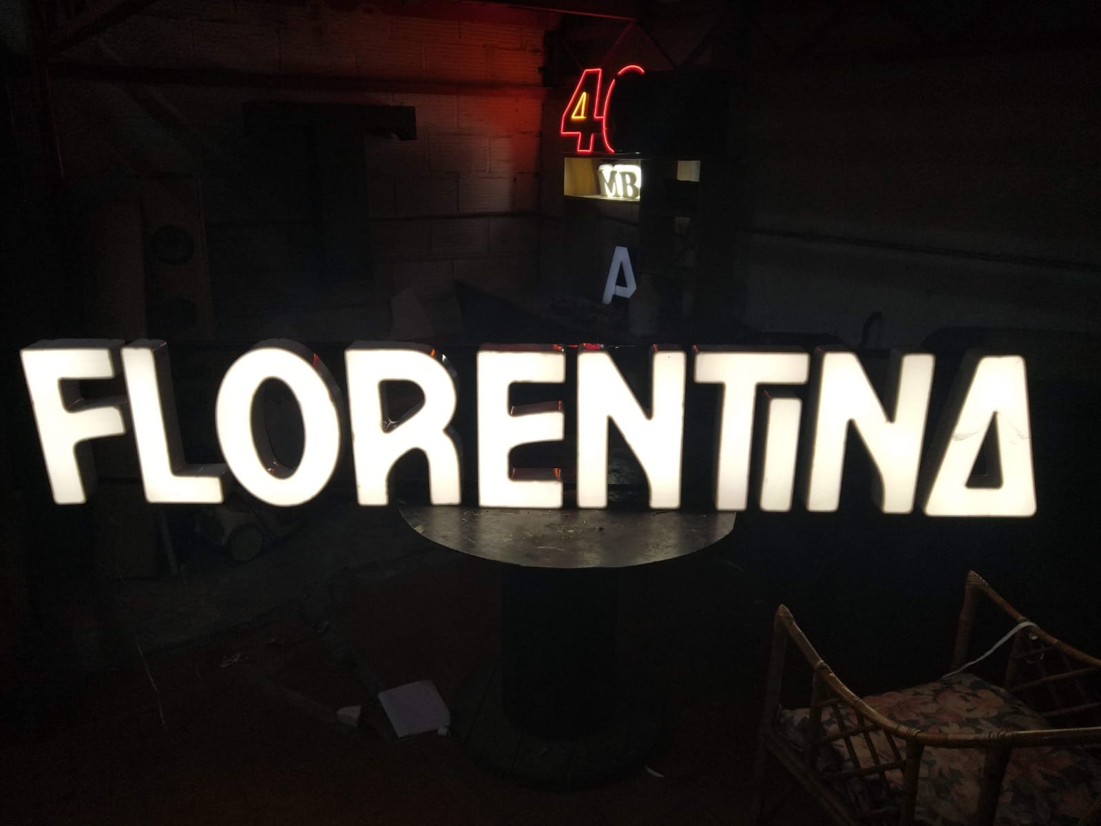 Cartel de neón para Florentina